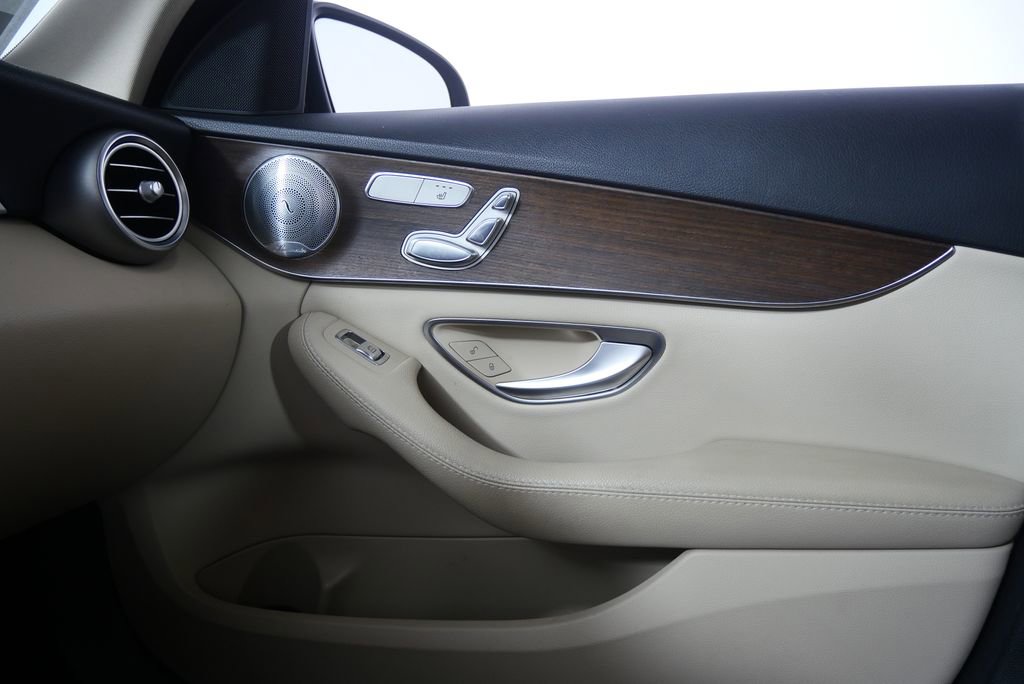 Used 2019 Mercedes-Benz C 300 4MATIC Sedan image 23