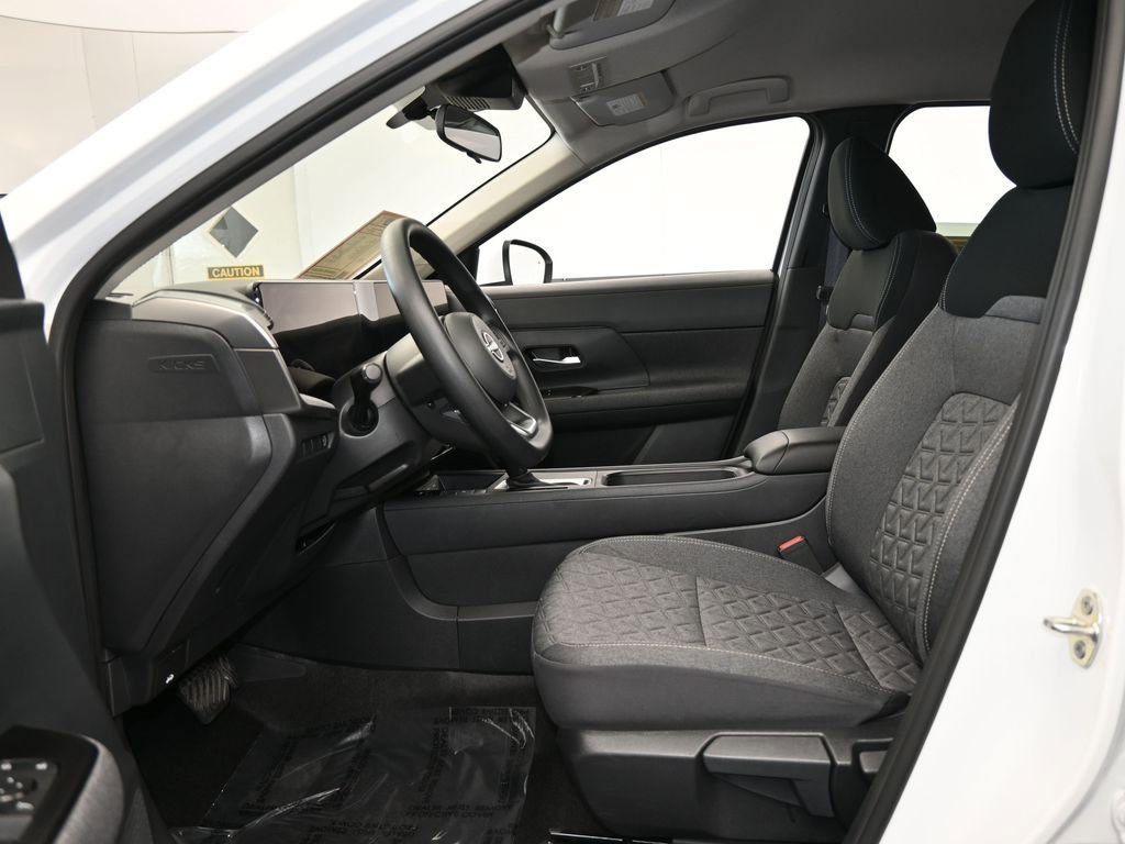 Used 2025 Nissan Kicks SV image 11