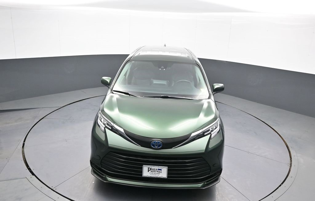 Certified 2021 Toyota Sienna LE image 35