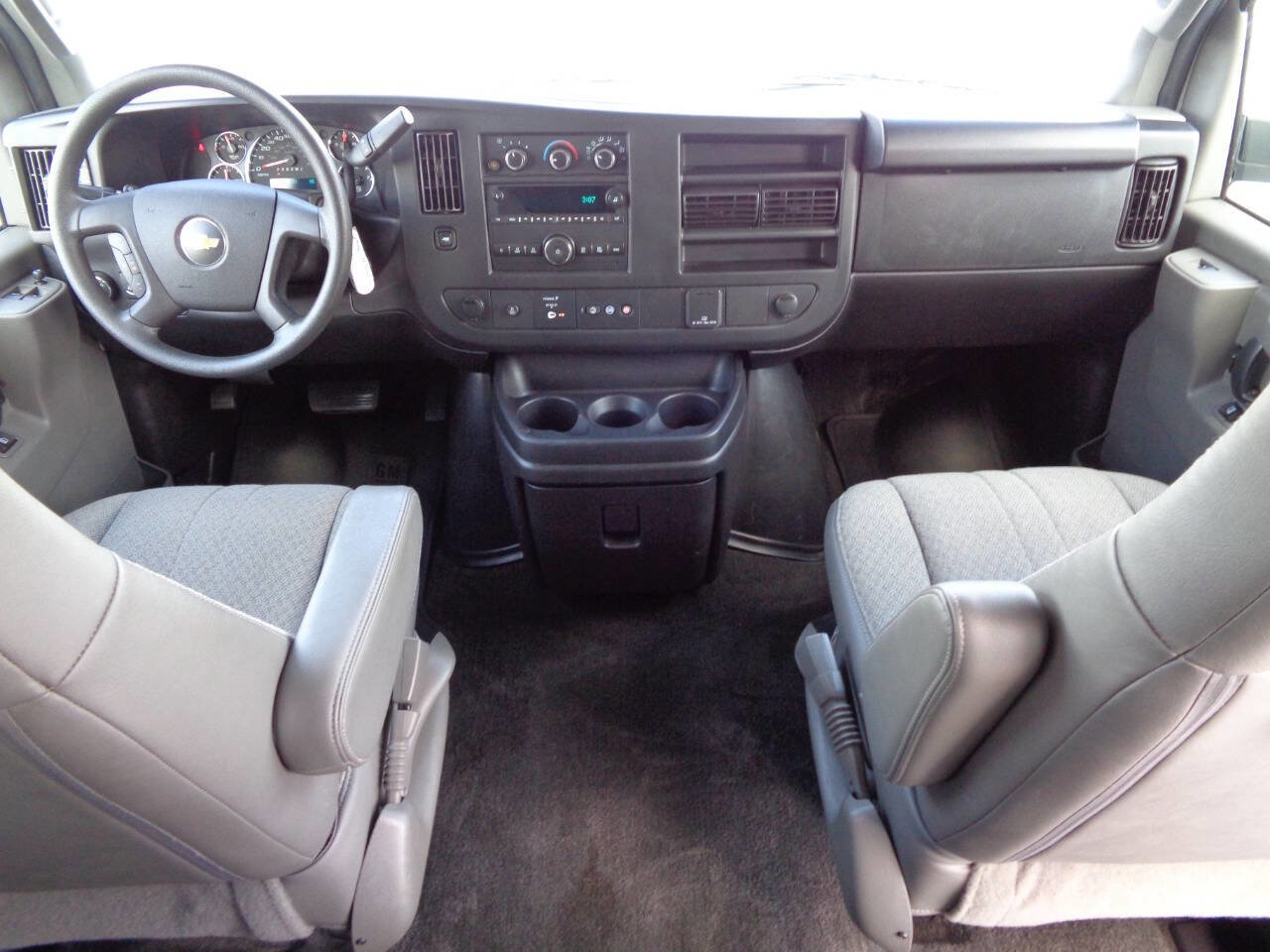Used 2018 Chevrolet Express 3500 LS RWD image 38