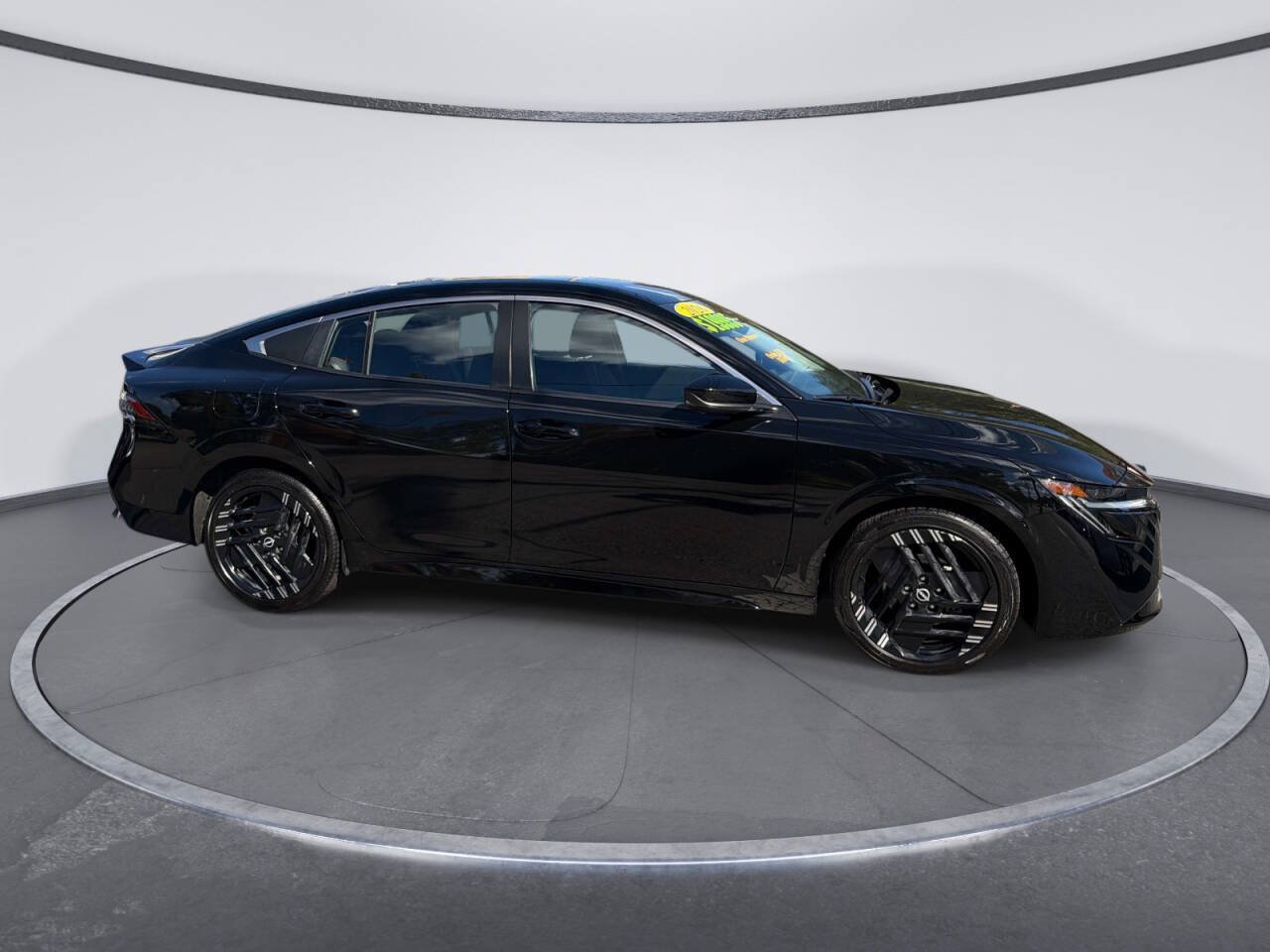 Used 2026 Nissan Sentra SR w/ Floor Mat Package FWD image 5