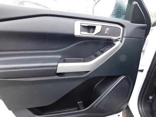 Used 2023 Ford Explorer XLT AWD/4WD image 15