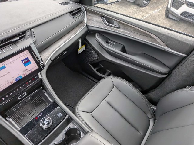 New 2027 Jeep Grand Cherokee L Limited w/ Limited Altitude Package RWD image 23