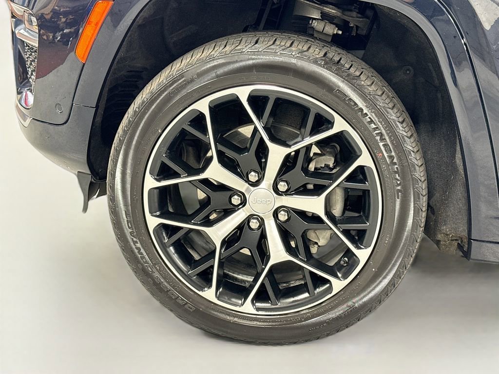 Used 2023 Jeep Grand Cherokee Summit AWD/4WD image 11