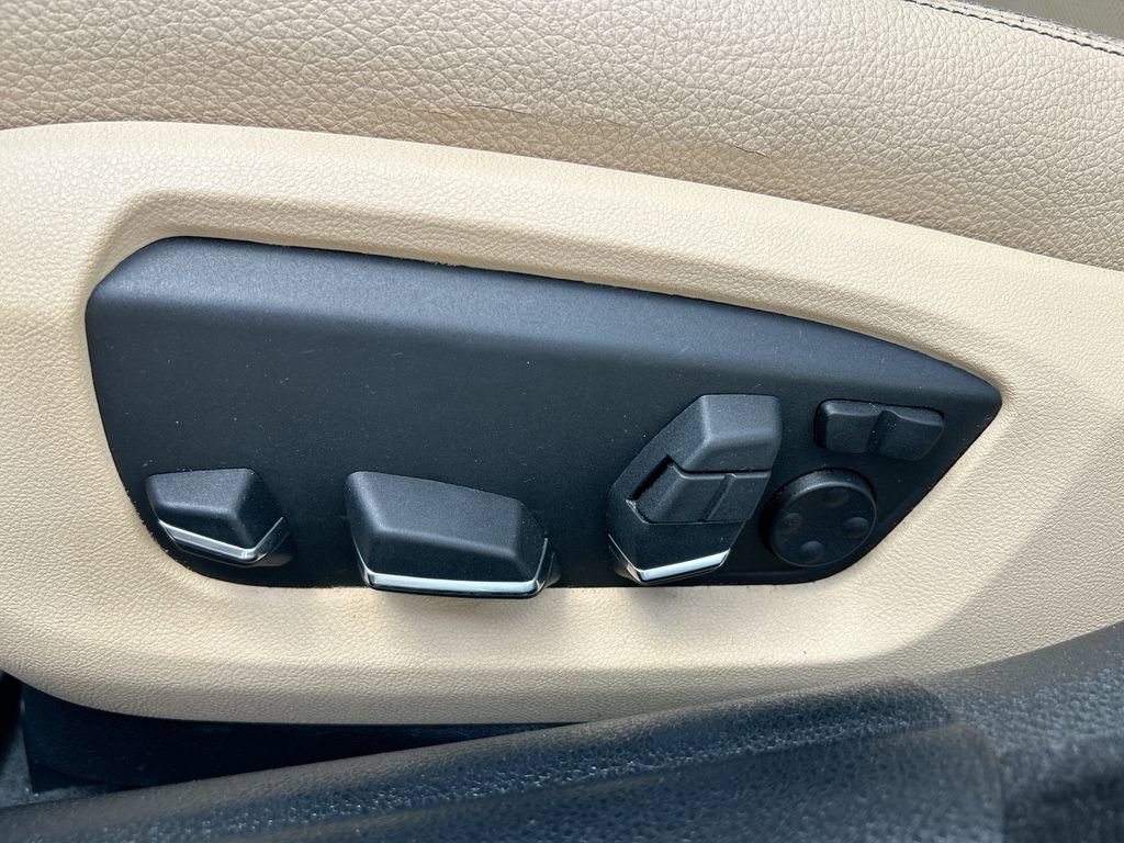 Used 2016 BMW 528i Sedan RWD image 12
