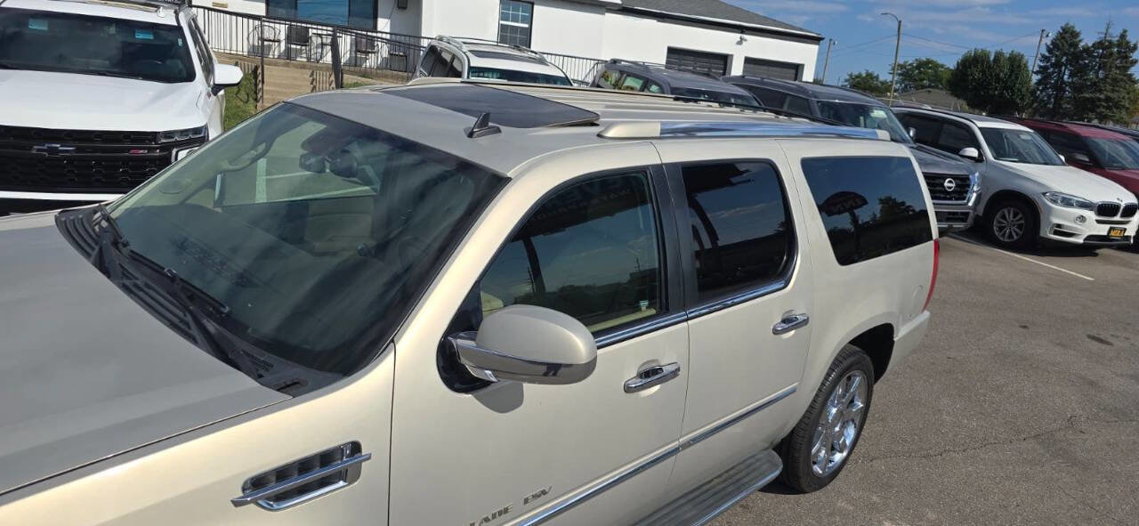 Used 2009 Cadillac Escalade ESV AWD image 9