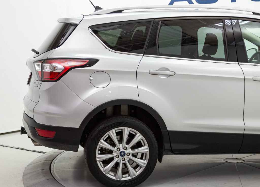 Used 2018 Ford Escape Titanium w/ Ford Safe & Smart Package AWD/4WD image 17