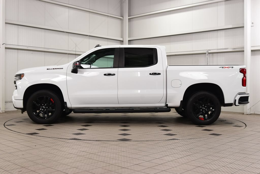 Used 2024 Chevrolet Silverado 1500 RST w/ Redline Edition AWD/4WD image 4