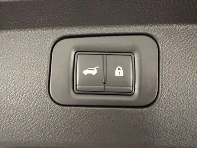 Used 2025 Nissan Armada SL image 9