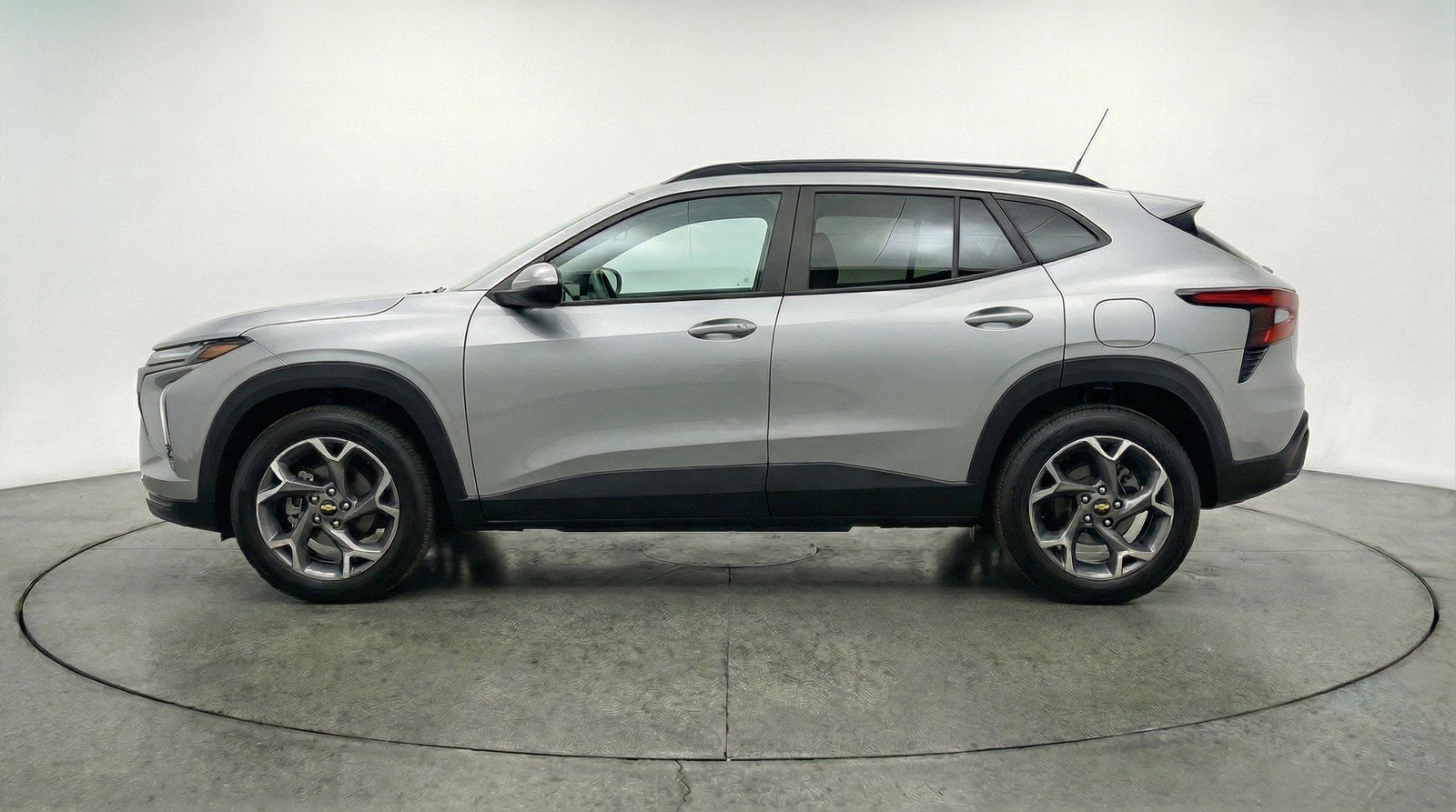 Used 2025 Chevrolet Trax LT w/ LT Convenience Package image 5