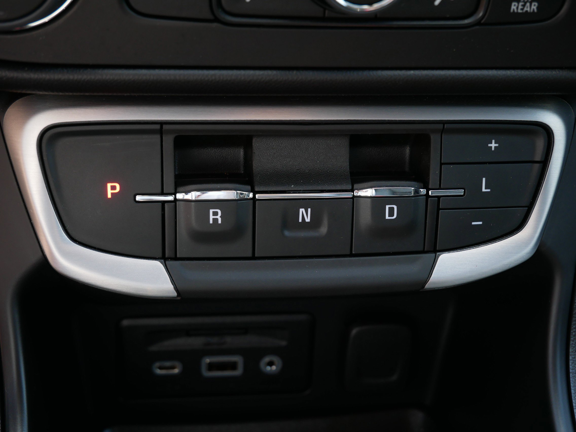 Used 2024 GMC Terrain SLT w/ Infotainment Package II image 24