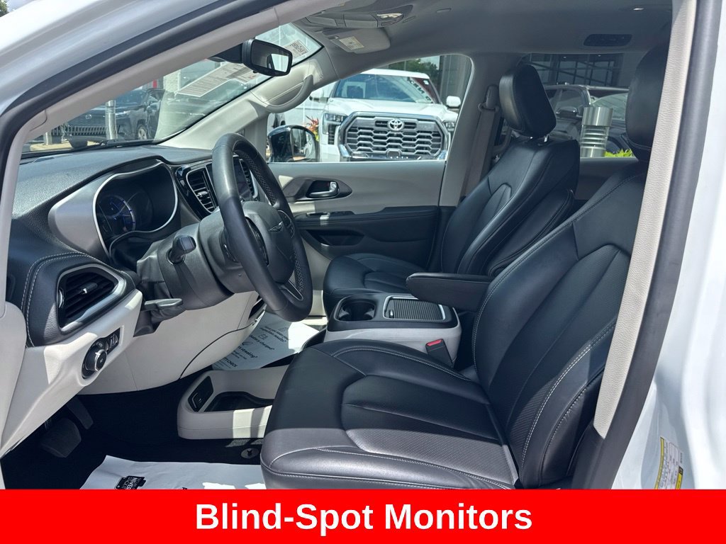 Used 2024 Chrysler Pacifica Limited FWD image 11