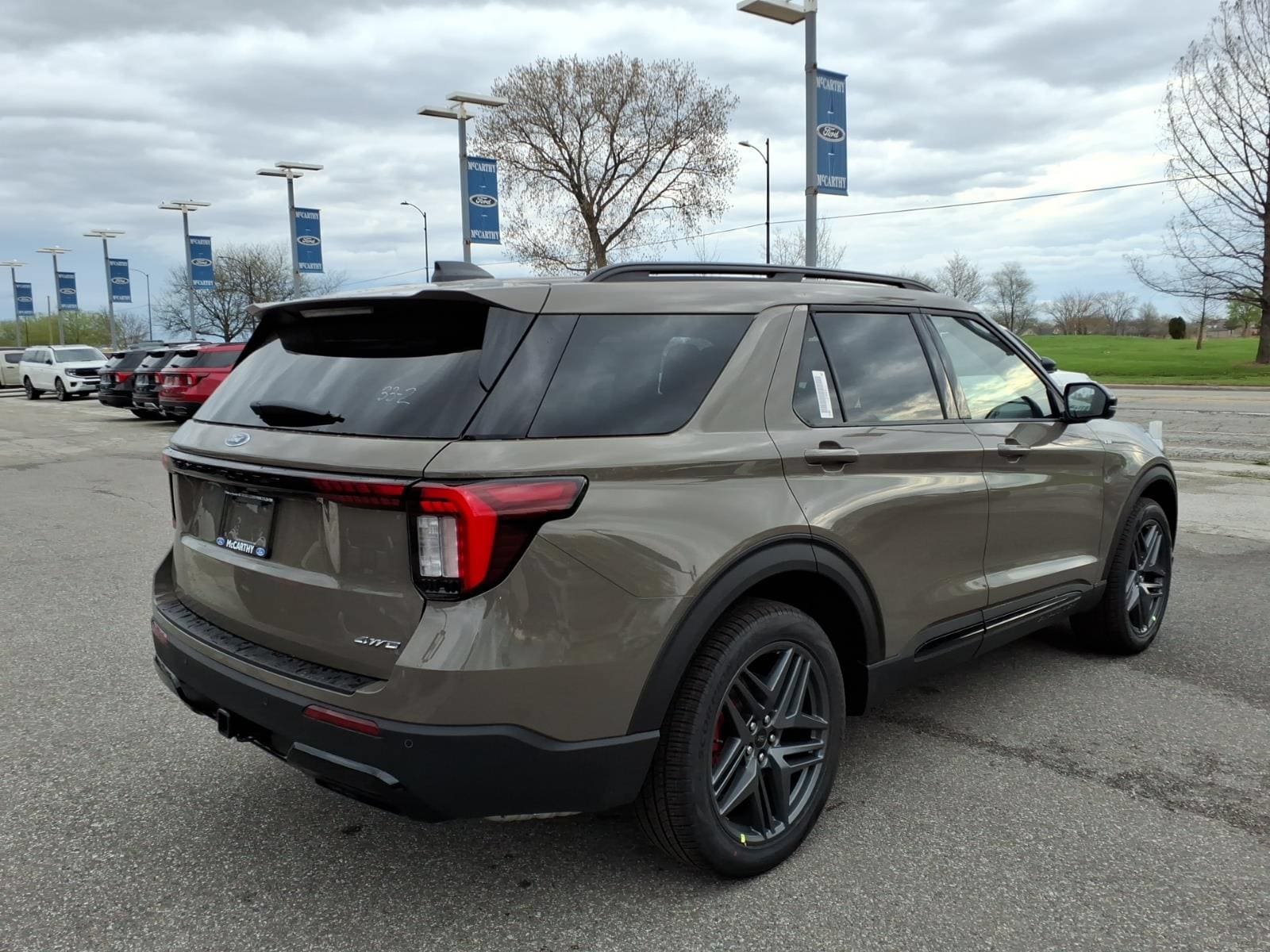 New 2026 Ford Explorer ST-Line w/ ST-Line Street Pack AWD/4WD image 3