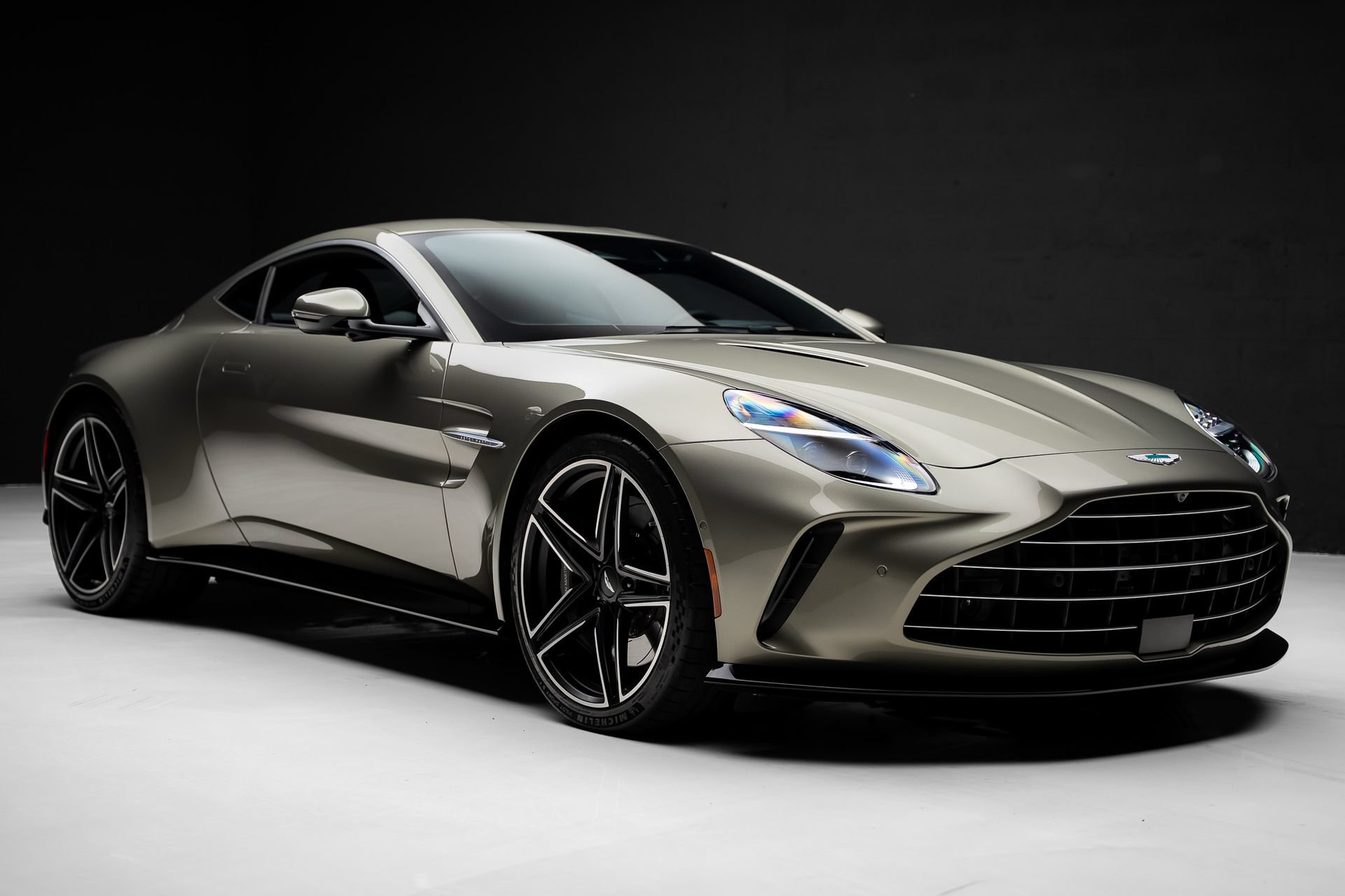 Used 2025 Aston Martin V8 Vantage Coupe RWD image 77
