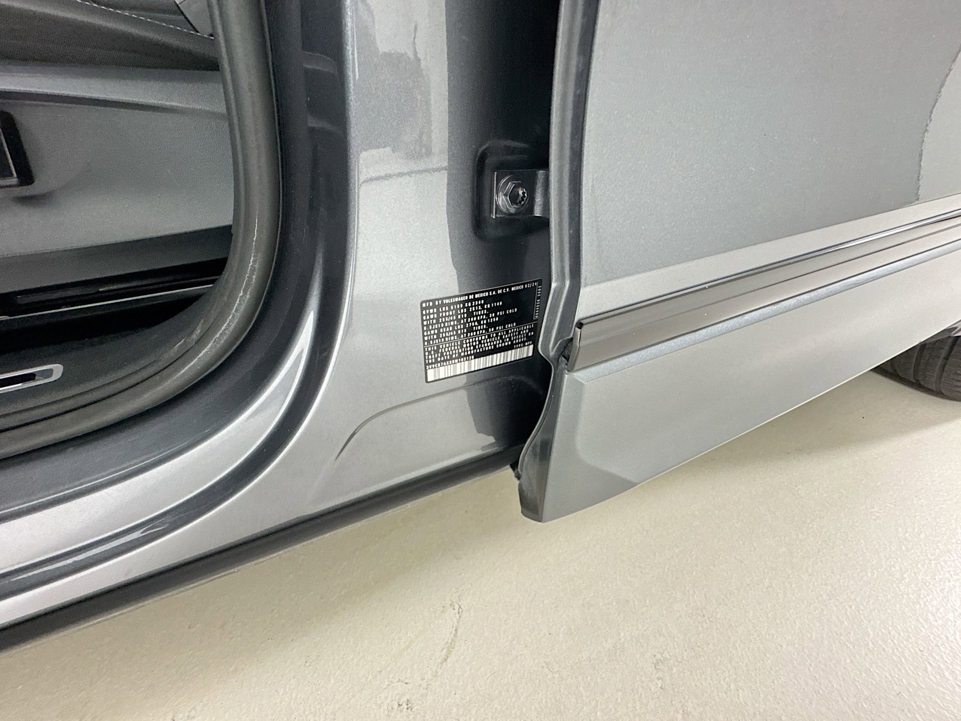 Used 2024 Volkswagen Tiguan SE R-Line w/ MDO Package, Three-Row FWD image 35