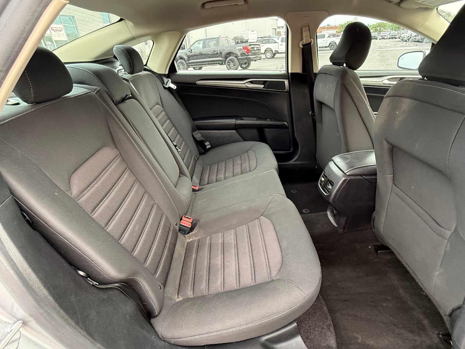 Used 2020 Ford Fusion SE FWD image 15