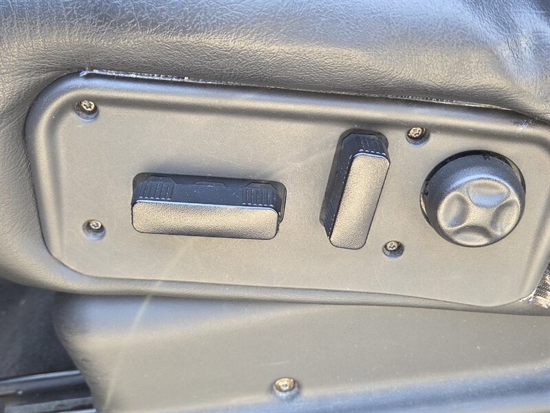 Used 2005 HUMMER H2 SUT w/ Preferred Equipment Group AWD/4WD image 14