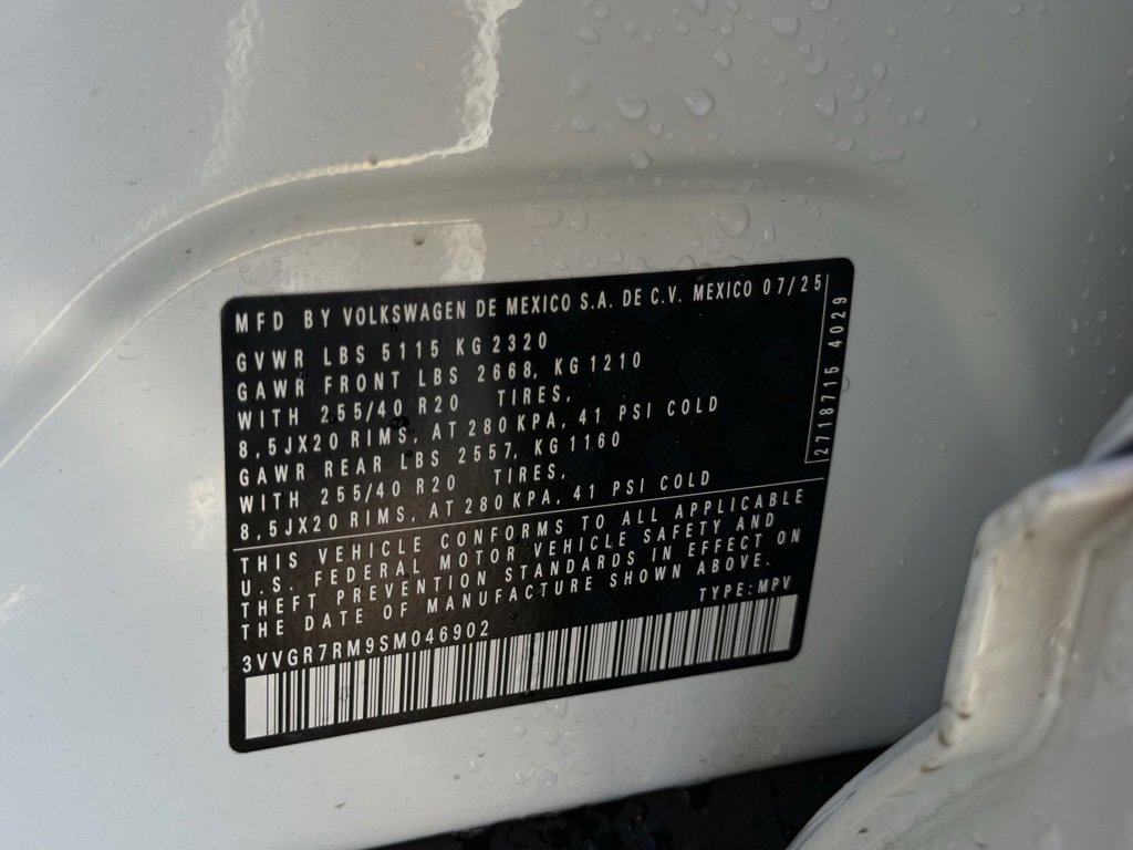 Used 2025 Volkswagen Tiguan SE R-Line image 34