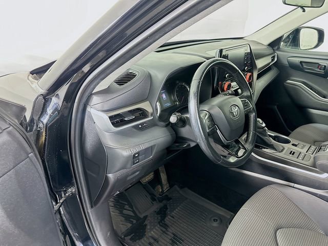 Used 2020 Toyota Highlander LE AWD/4WD image 9