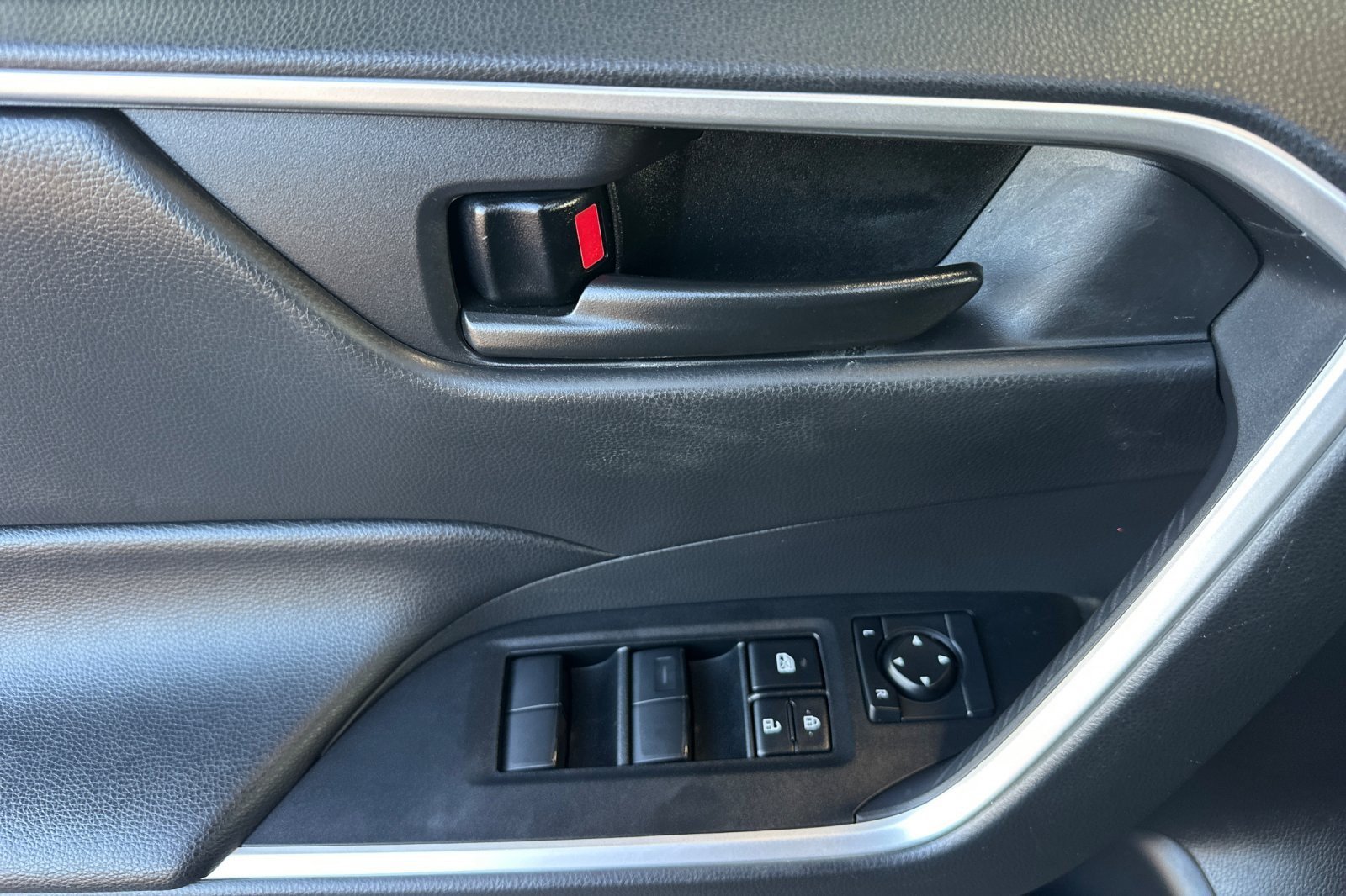Certified 2024 Toyota RAV4 LE AWD/4WD image 10