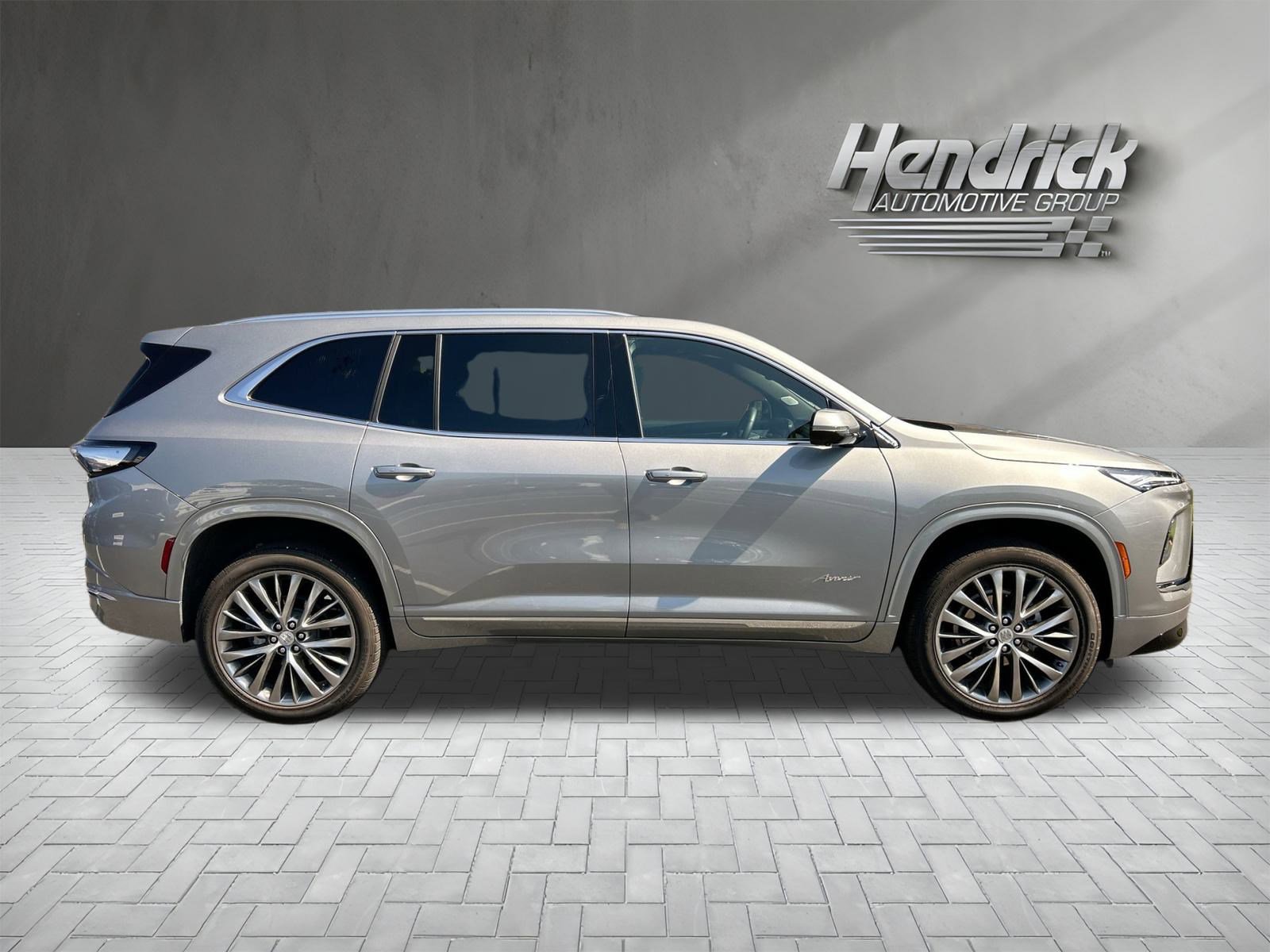 Used 2025 Buick Enclave Avenir image 10