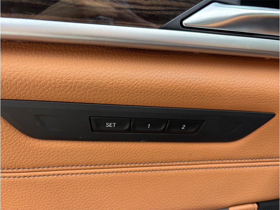 Used 2020 BMW 540i w/ Premium Package RWD image 26