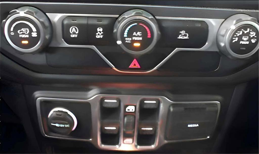 Used 2020 Jeep Gladiator Sport w/ Quick Order Package 24S image 11