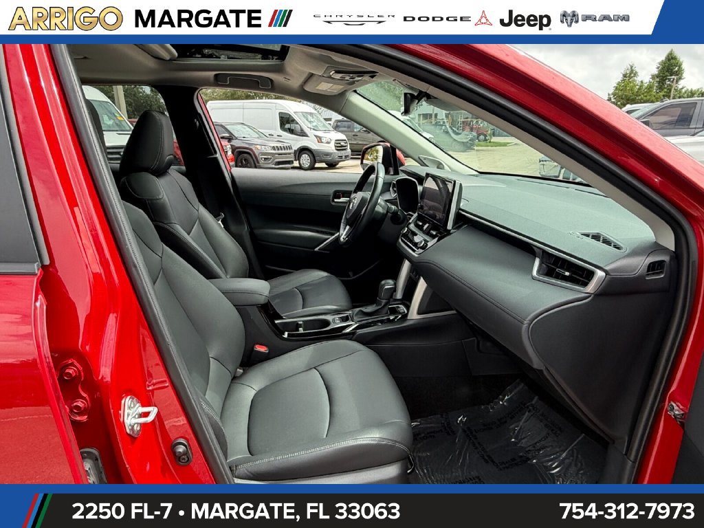 Used 2023 Toyota Corolla Cross XLE w/ Convenience Package FWD image 17