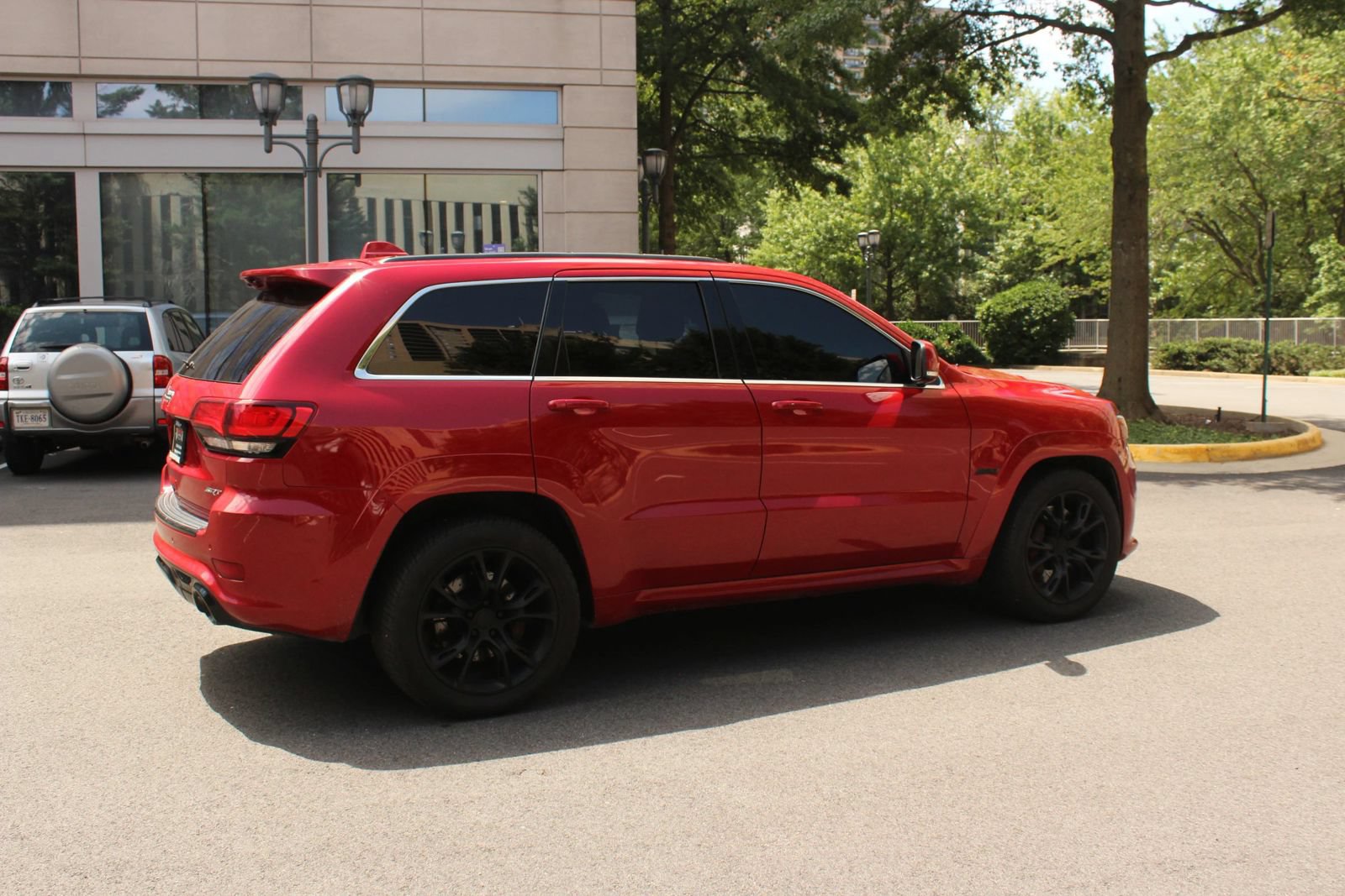 Used 2015 Jeep Grand Cherokee SRT w/ Luxury Group II AWD/4WD image 7