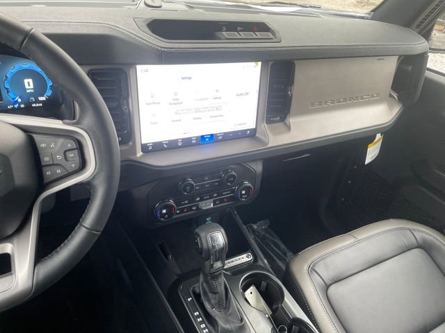 New 2025 Ford Bronco Outer Banks w/ Black Appearance Package image 18