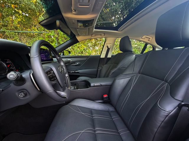 Certified 2025 Lexus ES 300h Ultra Luxury w/ Accessory Package (Z1) FWD image 17