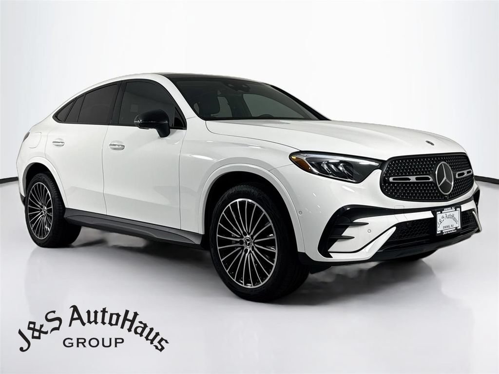 Used 2025 Mercedes-Benz GLC 300 4MATIC image 1