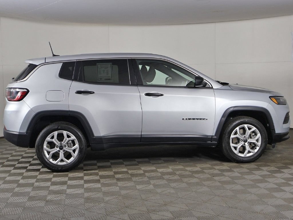 Used 2025 Jeep Compass Sport AWD/4WD image 15