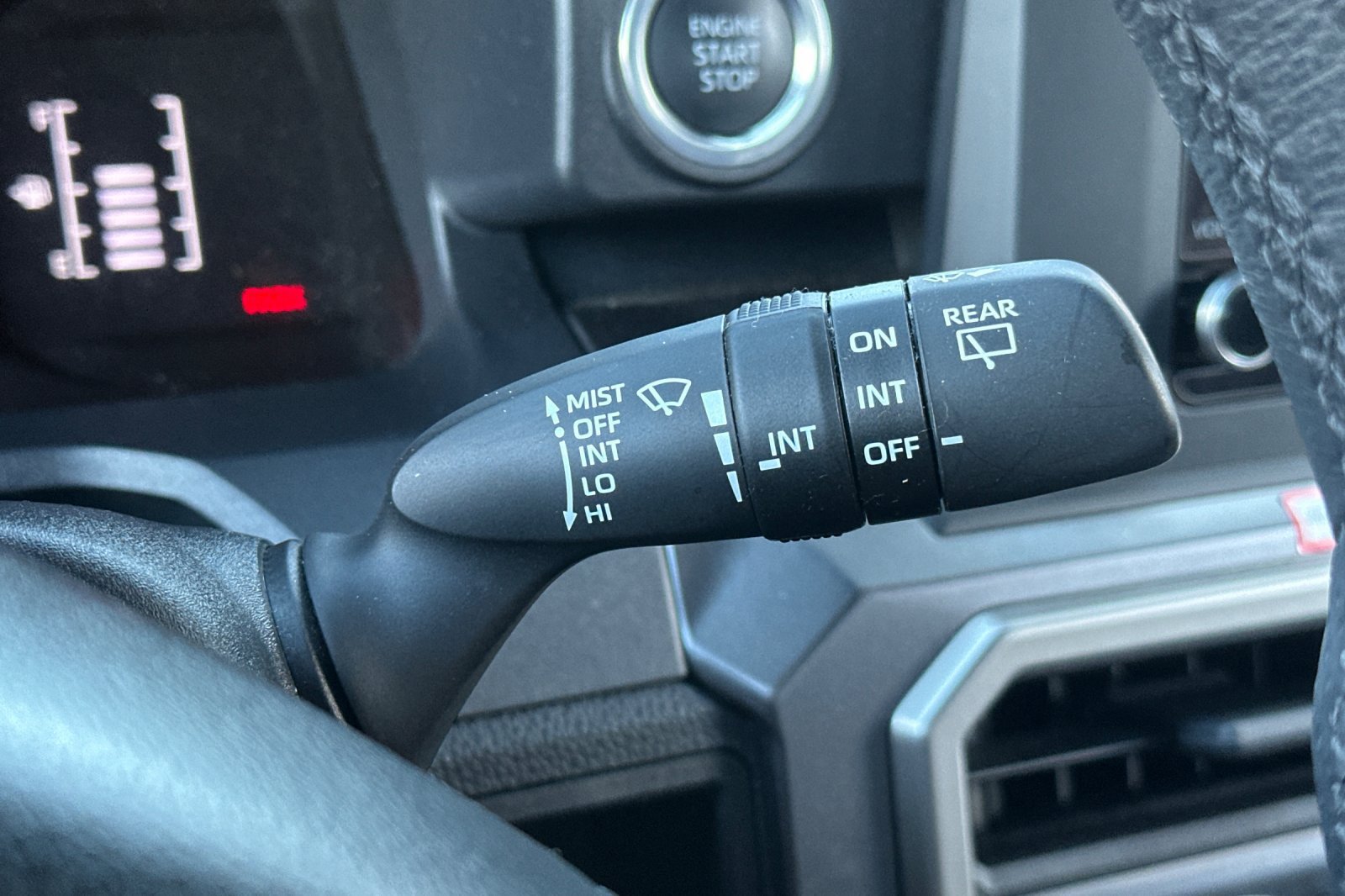 Used 2025 Toyota 4Runner SR5 AWD/4WD image 39