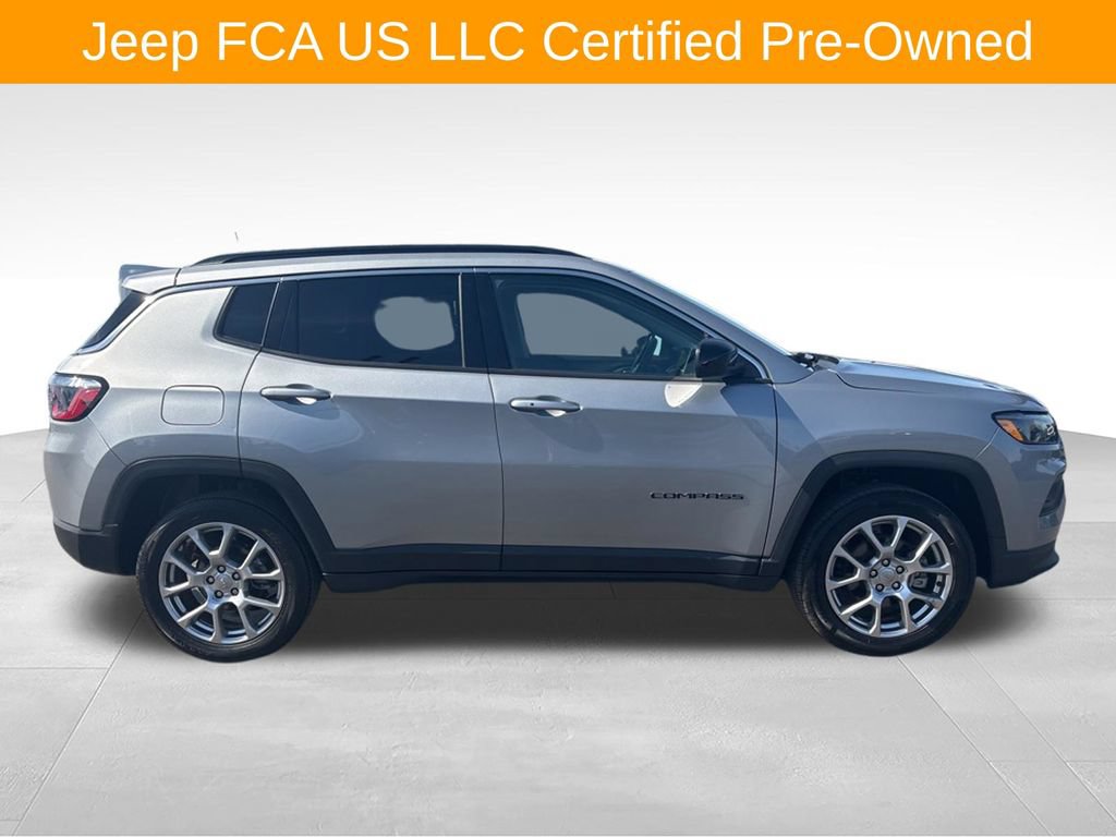 Certified 2022 Jeep Compass Latitude AWD/4WD image 2