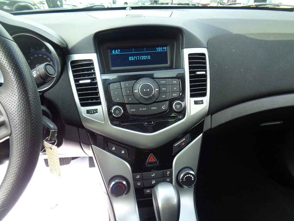 Used 2014 Chevrolet Cruze LT image 16