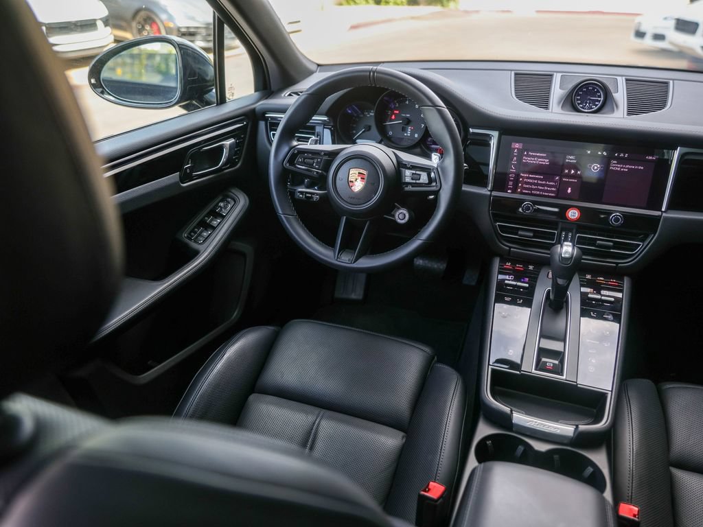 Certified 2026 Porsche Macan AWD/4WD image 31