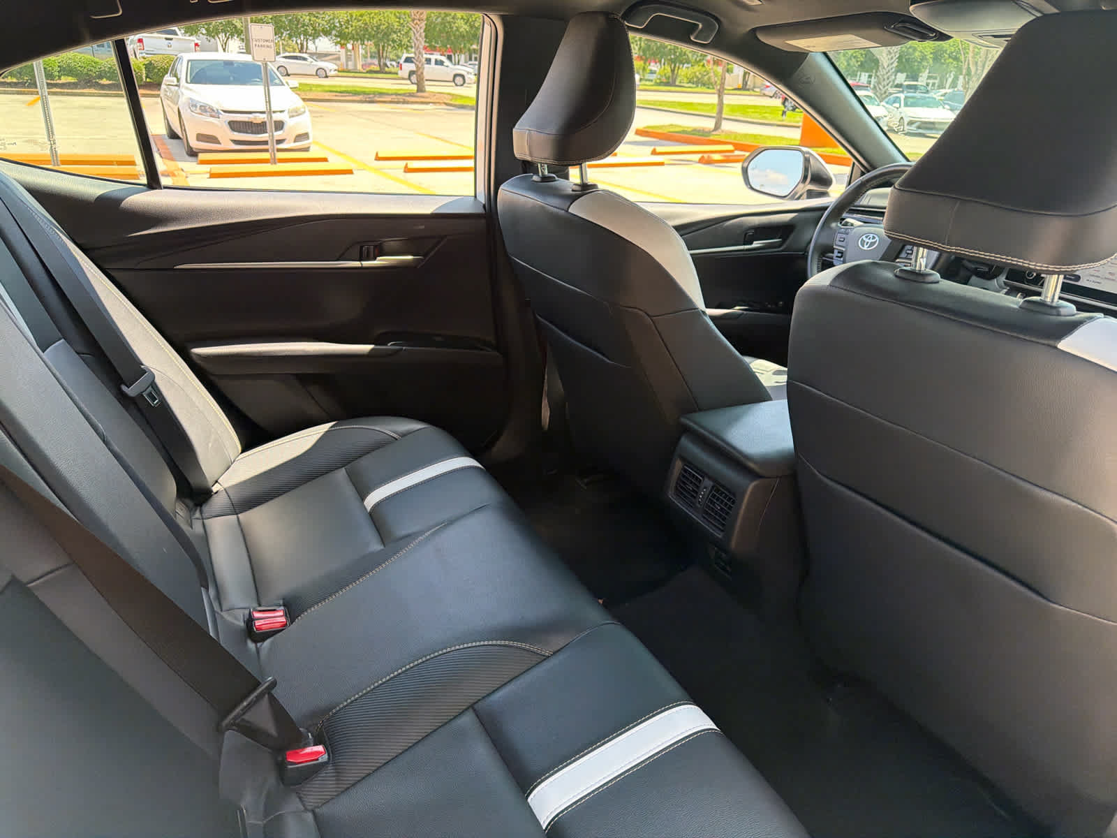 Used 2025 Toyota Camry SE FWD image 25