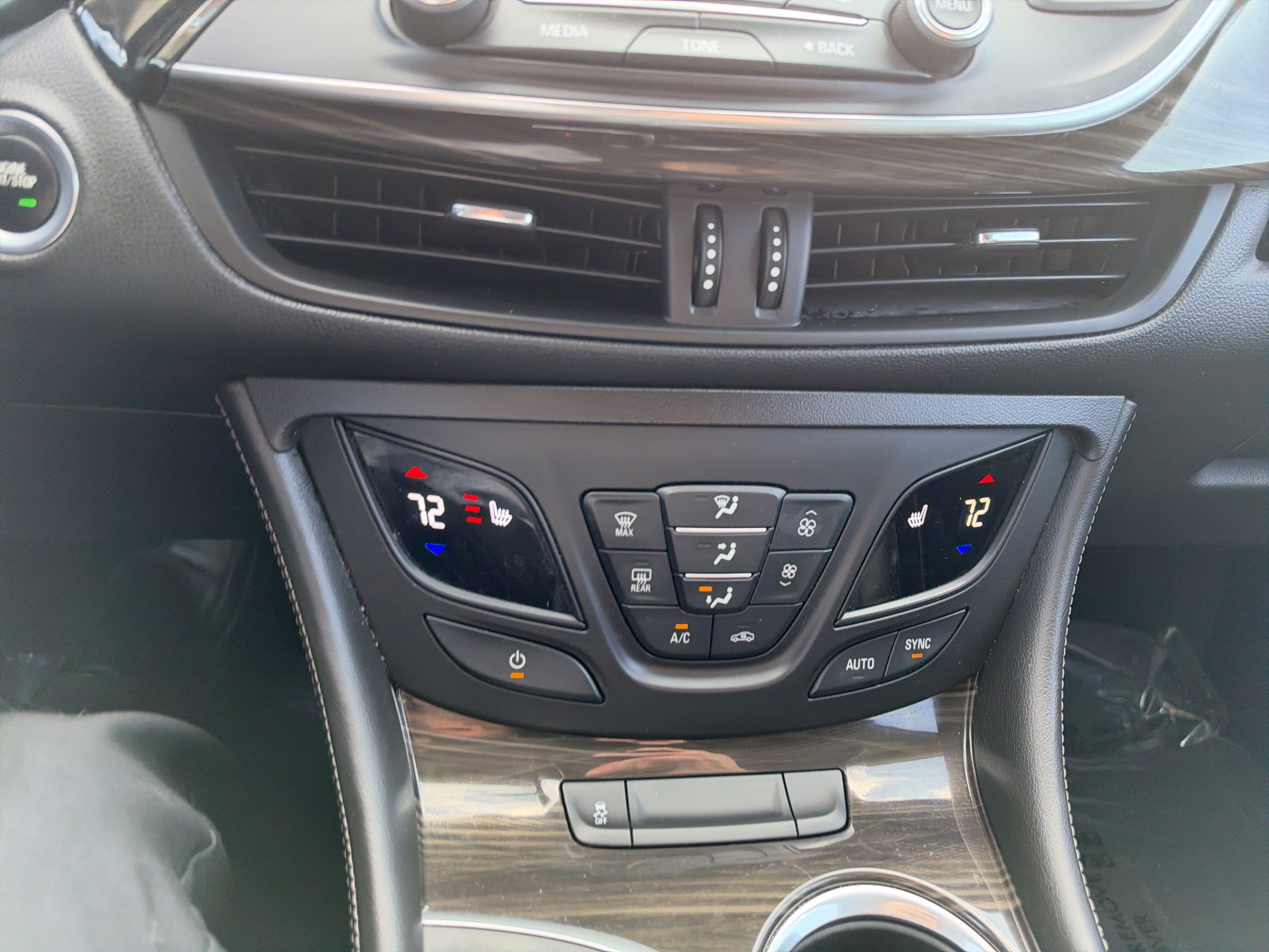 Used 2019 Buick Envision Premium AWD/4WD image 20