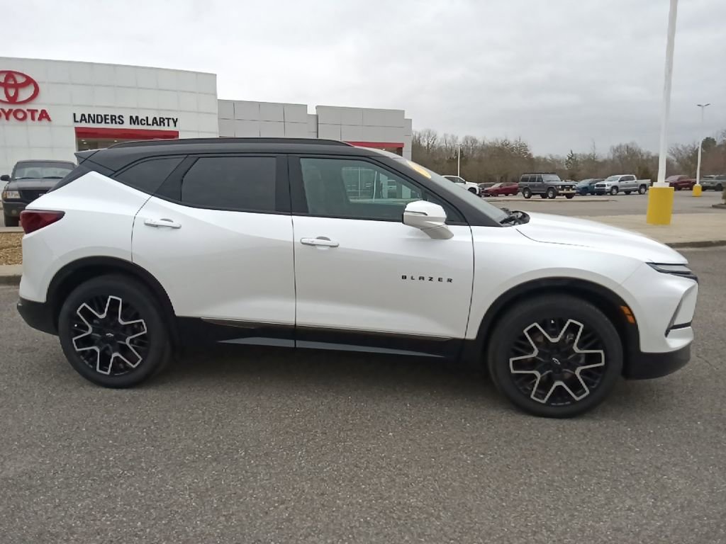 Used 2023 Chevrolet Blazer RS image 2