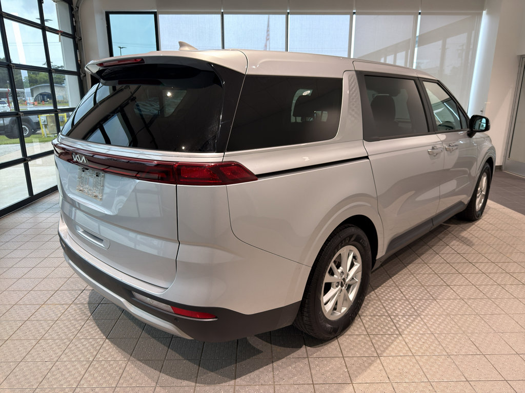 Used 2023 Kia Carnival LX FWD image 5