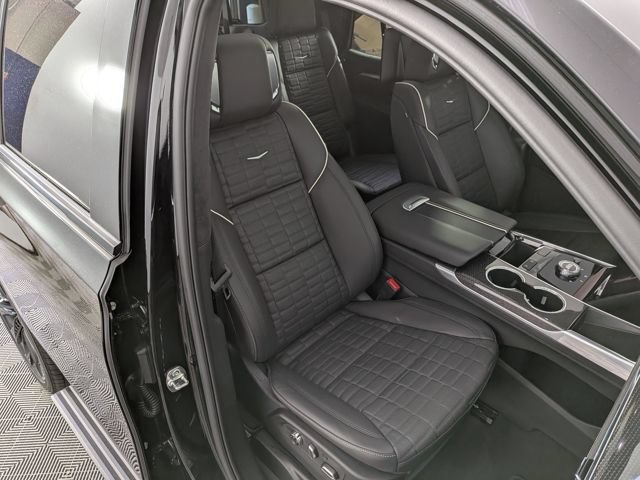 Certified 2025 Cadillac Escalade V w/ LPO, ONYX Package AWD/4WD image 40