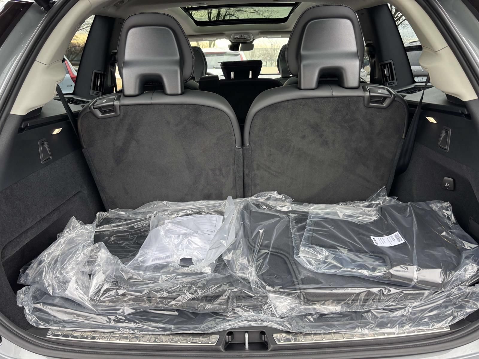 Used 2026 Volvo XC90 B6 Ultra w/ Protection Package AWD/4WD image 9
