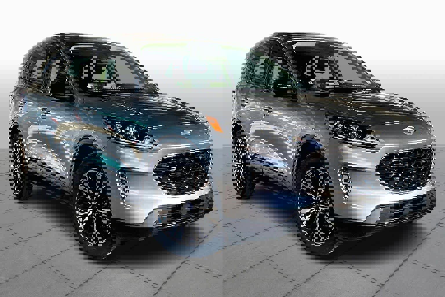 Used 2022 Ford Escape SE w/ SE Sport Appearance Package image 2