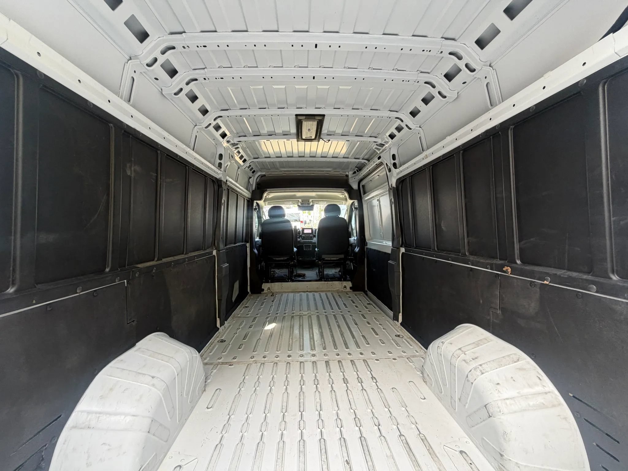 Used 2025 RAM ProMaster 2500 w/ Convenience Group FWD image 6