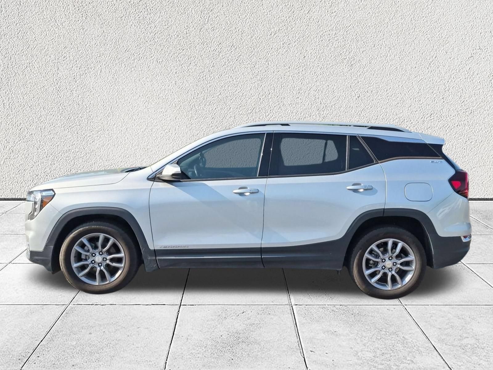 Used 2022 GMC Terrain SLT w/ Infotainment Package II AWD/4WD image 6