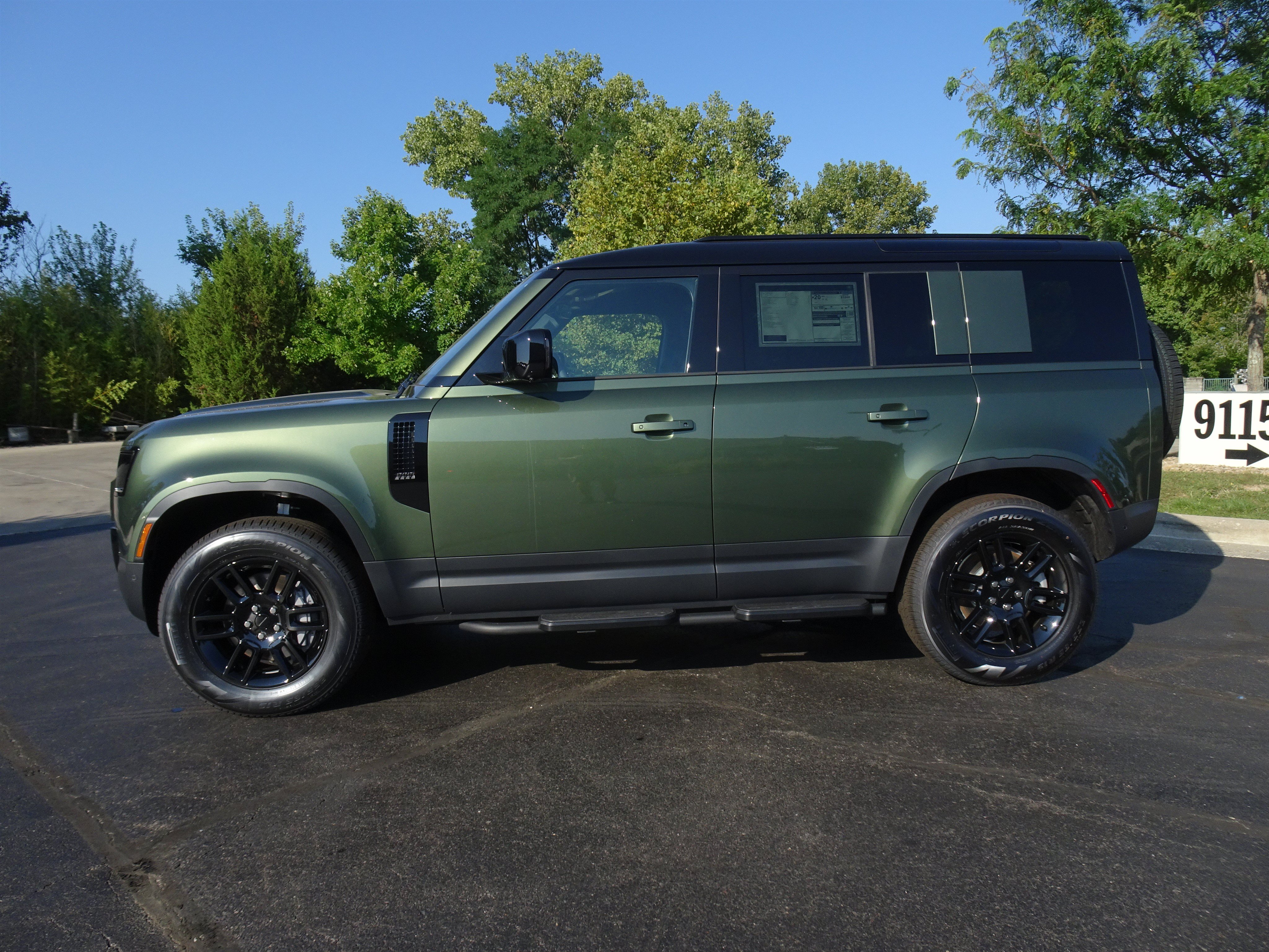 New 2026 Land Rover Defender 110 S AWD/4WD image 7
