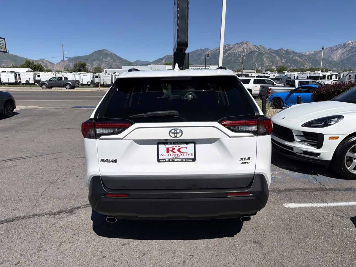 Used 2021 Toyota RAV4 XLE AWD/4WD image 4