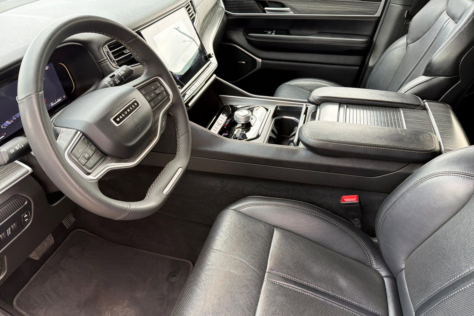 Used 2024 Jeep Wagoneer Series II w/ Flexible Seating Group image 9