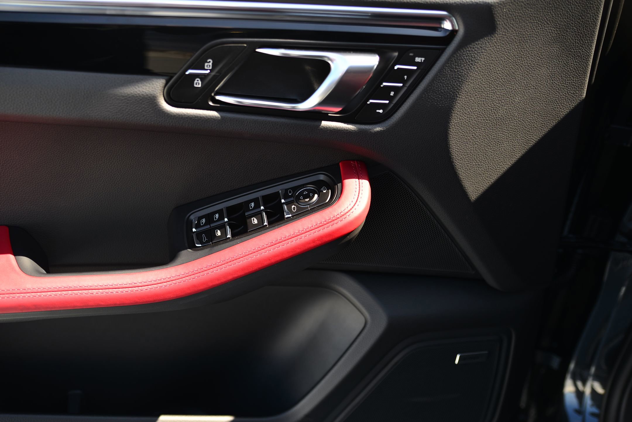Certified 2026 Porsche Macan AWD/4WD image 28